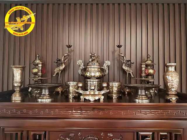Bộ Đồ Thờ Cúng Bằng Đồng Chi Tiết: Cấu Tạo, Ý Nghĩa Và Kinh Nghiệm Chọn Lựa Bộ Đồ Thờ Cúng Bằng Đồng Chi Tiết: Cấu Tạo, Ý Nghĩa Và Kinh Nghiệm Chọn Lựa