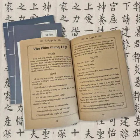 Văn Khấn Gia Tiên Theo Sách Phật: Hướng Dẫn Chi Tiết & Chuẩn Mực Văn Khấn Gia Tiên Theo Sách Phật: Hướng Dẫn Chi Tiết & Chuẩn Mực