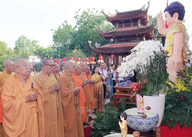 Nghi Thức Thờ Cúng Phật Giáo: Hướng Dẫn Chi Tiết Cho Gia Đình Nghi Thức Thờ Cúng Phật Giáo: Hướng Dẫn Chi Tiết Cho Gia Đình