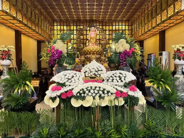 Cách Chọn Hoa Cúng Ngày Rằm: Ý Nghĩa, Các Loại Hoa Nên Dùng Và Lưu Ý Quan Trọng