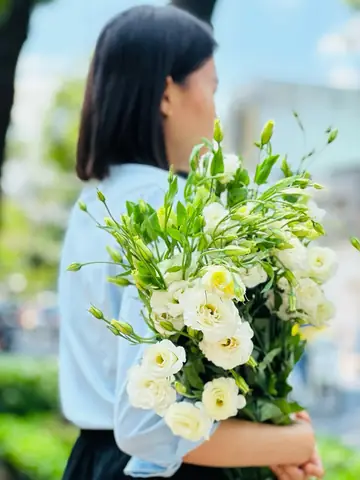 Cách Chọn Hoa Cúng Ngày Rằm: Ý Nghĩa, Các Loại Hoa Nên Dùng Và Lưu Ý Quan Trọng