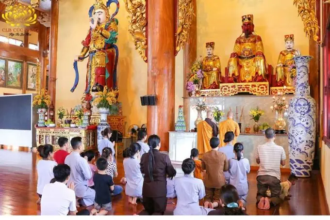 Hướng Dẫn Chi Tiết Cách Cúng Bái, Vái Lạy Đúng Nghi Thức Tại Chùa