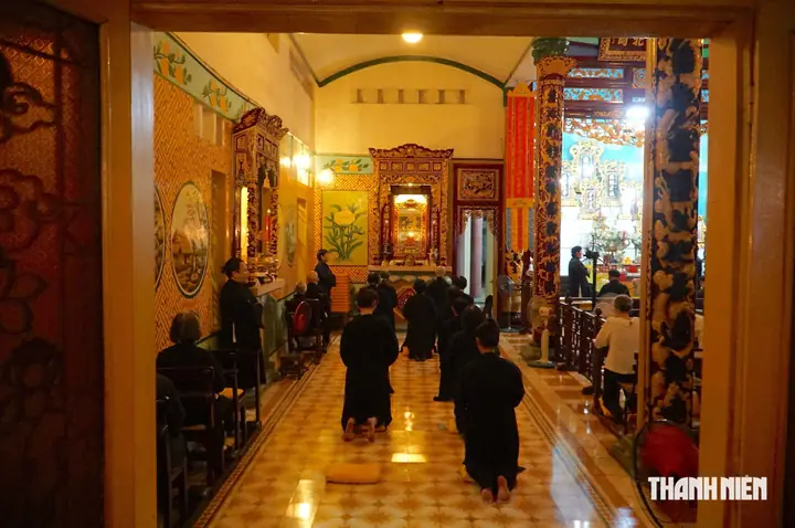 Hướng Dẫn Chi Tiết Cách Cúng Kinh Phật Tại Nhà Đúng Nghi Thức Cho Gia Đình