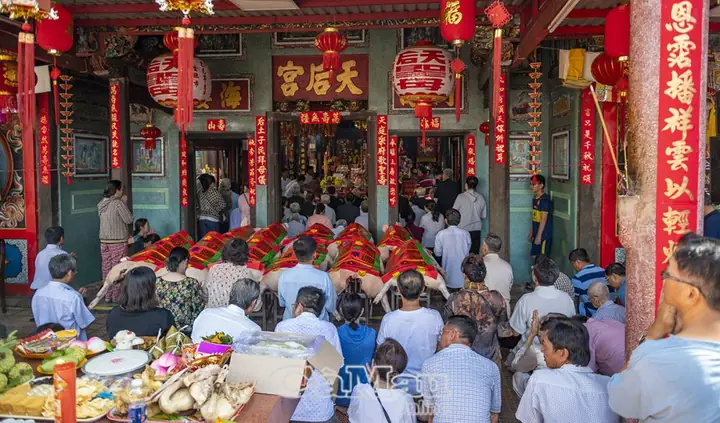 Hướng Dẫn Cúng Vía Bà Chúa Xứ Châu Đốc Chi Tiết: Chuẩn Bị Lễ Vật, Văn Khấn Linh Thiêng Hướng Dẫn Cúng Vía Bà Chúa Xứ Châu Đốc Chi Tiết: Chuẩn Bị Lễ Vật, Văn Khấn Linh Thiêng