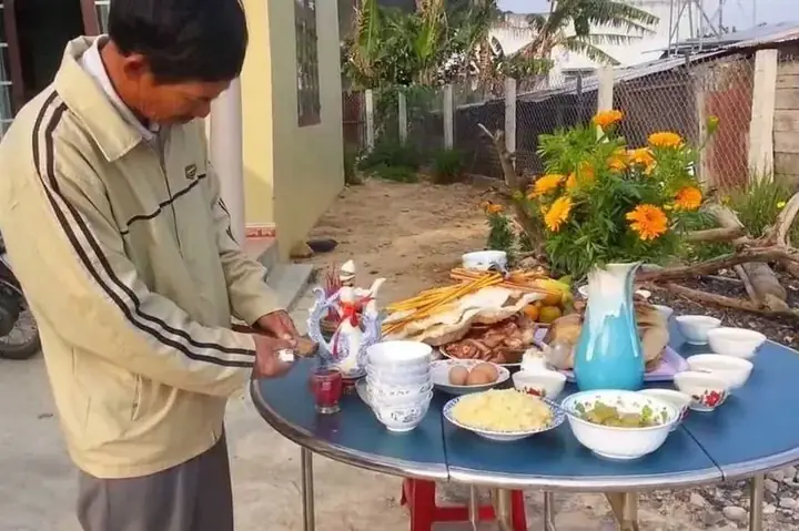Hướng Dẫn Chi Tiết Cách Sắp Xếp Mâm Cúng Ngoài Sân Chuẩn Phong Tục