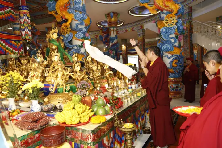 Cầu Nguyện Cúng Dường Đèn Đại Bảo Tháp: Ý Nghĩa, Lợi Ích Và Cách Thực Hiện