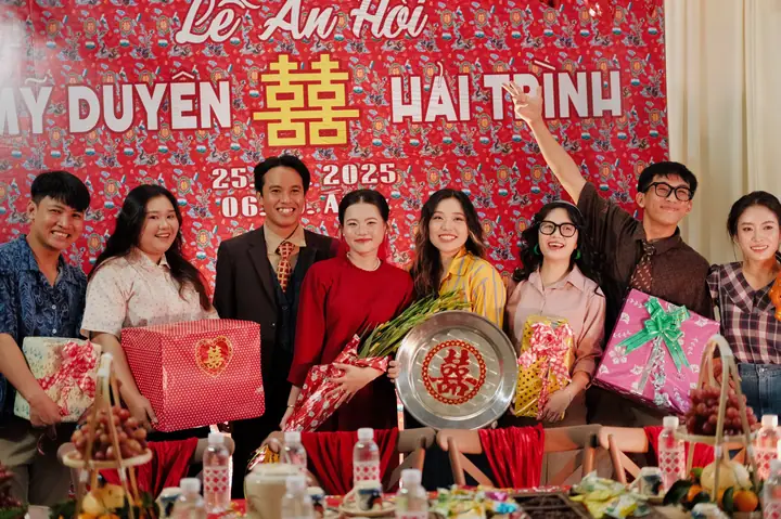 Có Được Ăn Đồ Cúng Của Chính Mình Hay Không? Giải Đáp Từ Góc Nhìn Tín Ngưỡng & Văn Hóa
