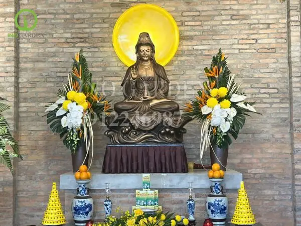 Có Nên Đặt Chậu Hoa Có Đất Trên Bàn Thờ? Giải Đáp Chuẩn Phong Thủy & Tâm Linh