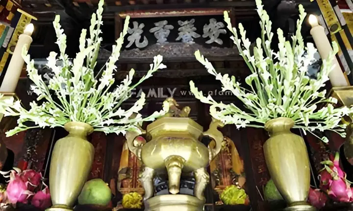 Có Nên Cúng Hoa Huệ Trên Bàn Thờ Hay Không? Ý Nghĩa Và Lưu Ý Có Nên Cúng Hoa Huệ Trên Bàn Thờ Hay Không? Ý Nghĩa Và Lưu Ý
