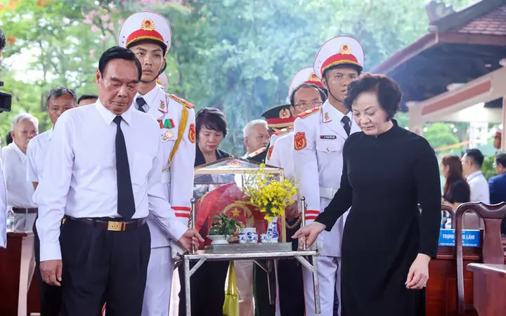 Nam Ca Sĩ Showbiz Việt: Hé Lộ Khoảnh Khắc Đời Thường Qua Mâm Cơm Ấm Áp