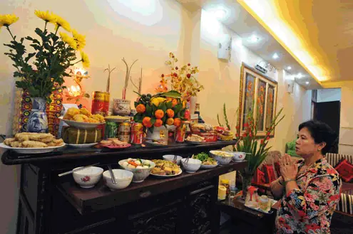 Cúng Chay Hay Mặn: Nên Chọn Cách Nào Cho Gia Tiên, Đất Đai?