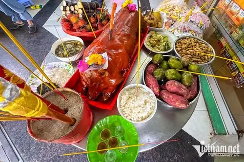 Cúng Cô Hồn Người Hoa: Ý Nghĩa, Cách Thực Hiện Và Lễ Vật Đặc Trưng Cúng Cô Hồn Người Hoa: Ý Nghĩa, Cách Thực Hiện Và Lễ Vật Đặc Trưng