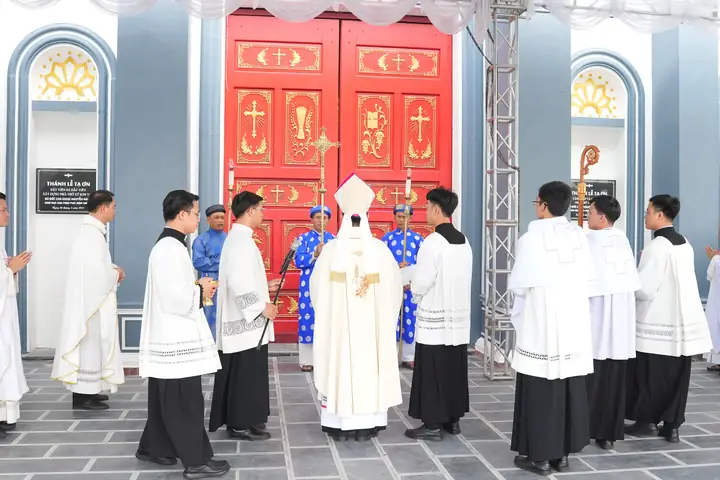 Nghi Thức Làm Phép Đất Và Cầu Nguyện Xây Nhà Cho Người Công Giáo Nghi Thức Làm Phép Đất Và Cầu Nguyện Xây Nhà Cho Người Công Giáo