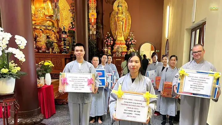 Văn Khấn Bà Chúa Xứ Châu Đốc: Hướng Dẫn Chi Tiết Lễ Vật, Nghi Thức & Cầu Tài Lộc
