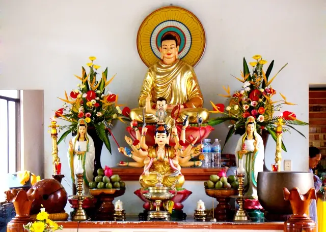 Cúng Dường Phật Bảo: Ý Nghĩa, Cách Thực Hiện Và Lợi Ích Tâm Linh