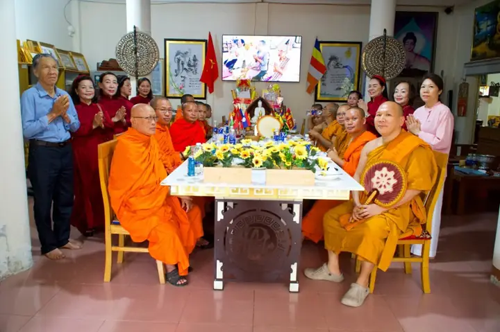 Cúng Dường Phật Bảo: Ý Nghĩa, Cách Thực Hiện Và Lợi Ích Tâm Linh
