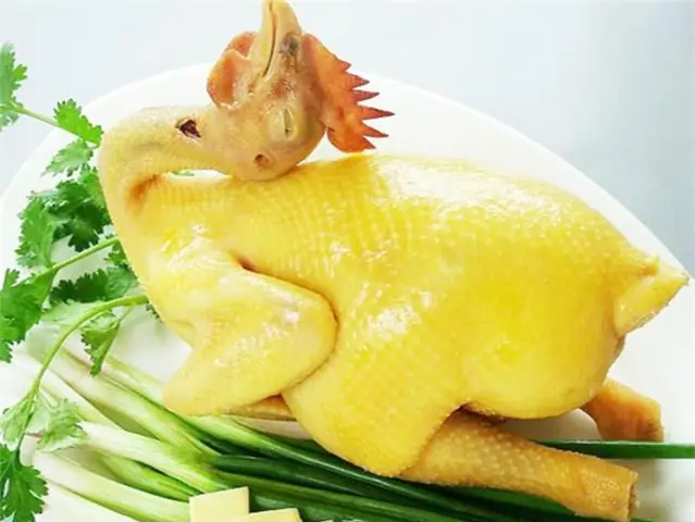 Cúng Gà Trống Tơ Trên Bàn Thờ: Ý Nghĩa, Cách Chọn Và Trình Bày Chuẩn