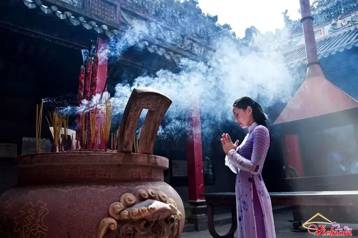 Hướng Dẫn Chi Tiết Cách Vái Lạy Đúng Nghi Thức Cho Mọi Trường Hợp Hướng Dẫn Chi Tiết Cách Vái Lạy Đúng Nghi Thức Cho Mọi Trường Hợp