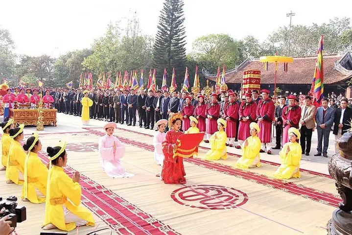 Cúng Lễ Đền Mẫu Hạ Hòa: Hướng Dẫn Văn Khấn, Lễ Vật & Kinh Nghiệm Chi Tiết