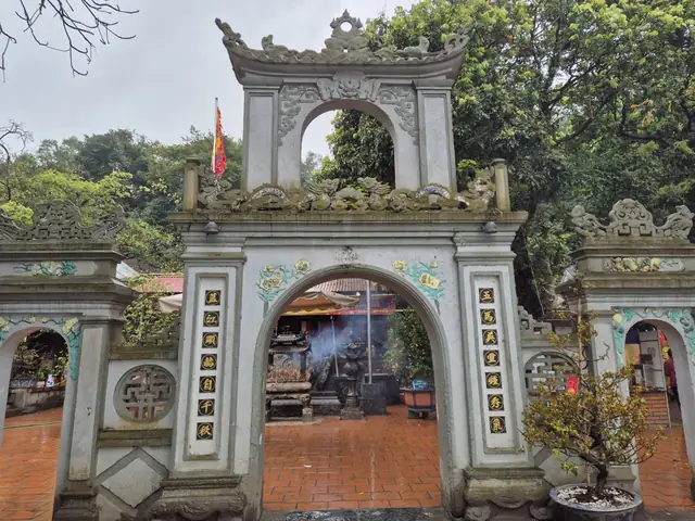 Cúng Ông Hoàng Mười Tại Nhà: Hướng Dẫn Chi Tiết Từ Lễ Vật Đến Văn Khấn Cúng Ông Hoàng Mười Tại Nhà: Hướng Dẫn Chi Tiết Từ Lễ Vật Đến Văn Khấn