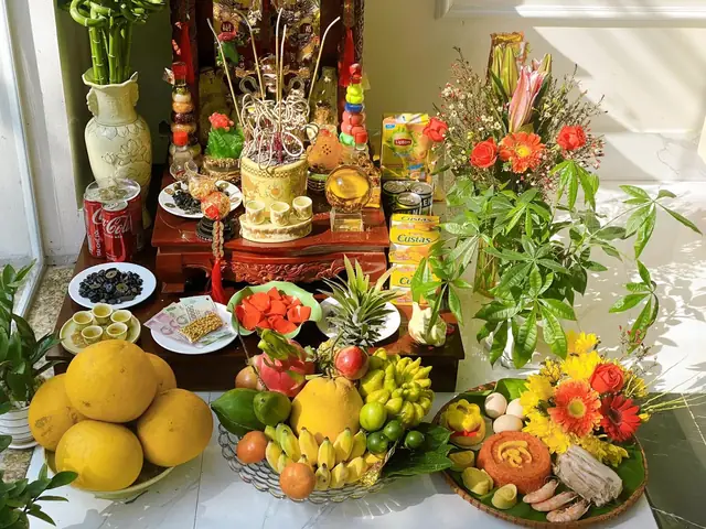 Cúng Thần Tài Buổi Trưa Có Được Không? Giờ Cúng Tốt Nhất Để Chiêu Tài Lộc