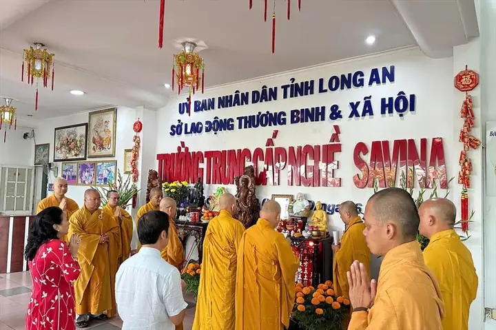 Văn Khấn Cúng Văn Phòng Năm Mới: Hướng Dẫn Chi Tiết & Ý Nghĩa Phong Tục Văn Khấn Cúng Văn Phòng Năm Mới: Hướng Dẫn Chi Tiết & Ý Nghĩa Phong Tục