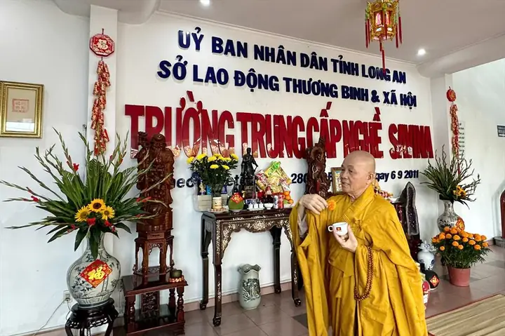 Văn Khấn Cúng Văn Phòng Năm Mới: Hướng Dẫn Chi Tiết & Ý Nghĩa Phong Tục Văn Khấn Cúng Văn Phòng Năm Mới: Hướng Dẫn Chi Tiết & Ý Nghĩa Phong Tục