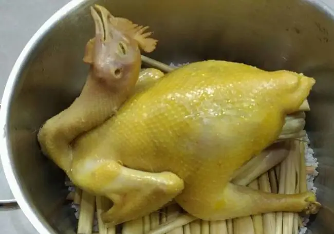 Gà Cúng Có Nên Chặt Chân Hay Để Nguyên Con? Hướng Dẫn Chi Tiết Gà Cúng Có Nên Chặt Chân Hay Để Nguyên Con? Hướng Dẫn Chi Tiết
