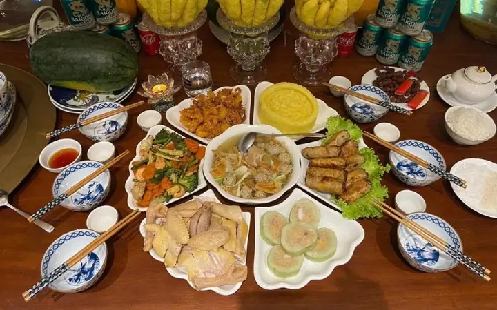 Hai Chén Chè Một Đĩa Xôi Cúng Ông Táo: Chuẩn Bị Đầy Đủ, Ý Nghĩa Theo Phong Tục Hai Chén Chè Một Đĩa Xôi Cúng Ông Táo: Chuẩn Bị Đầy Đủ, Ý Nghĩa Theo Phong Tục
