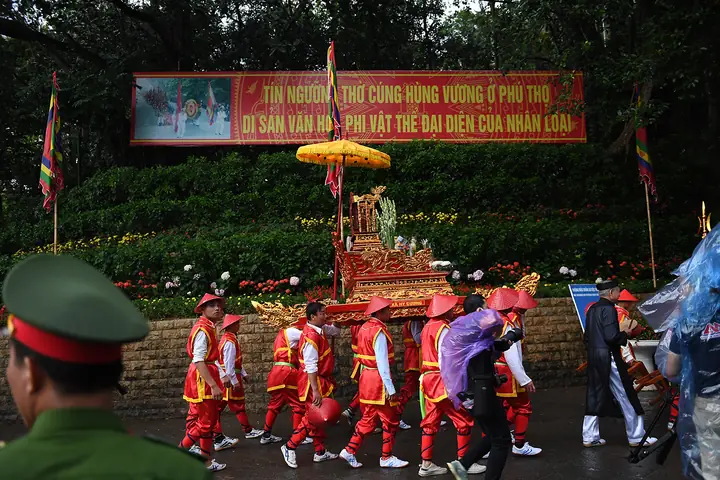 Hình Ảnh Lễ Vật Cúng Tại Đền Hùng: Ý Nghĩa Và Trình Diễn Nghi Thức Hình Ảnh Lễ Vật Cúng Tại Đền Hùng: Ý Nghĩa Và Trình Diễn Nghi Thức