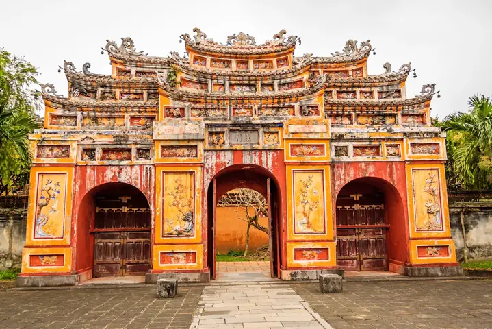 Hoa Cúng Ở Huế: Các Loại Phổ Biến, Ý Nghĩa & Lưu Ý Khi Chọn Hoa Cúng Ở Huế: Các Loại Phổ Biến, Ý Nghĩa & Lưu Ý Khi Chọn