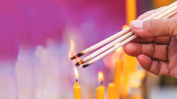 Hương Cúng Tiếng Anh Là Gì? Giải Thích Chi Tiết Và Các Thuật Ngữ Liên Quan Hương Cúng Tiếng Anh Là Gì? Giải Thích Chi Tiết Và Các Thuật Ngữ Liên Quan