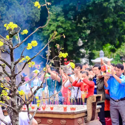 Mâm Cỗ Cúng Cầu Con Cái: Hướng Dẫn Chuẩn Bị Lễ Vật & Văn Khấn Chi Tiết Mâm Cỗ Cúng Cầu Con Cái: Hướng Dẫn Chuẩn Bị Lễ Vật & Văn Khấn Chi Tiết