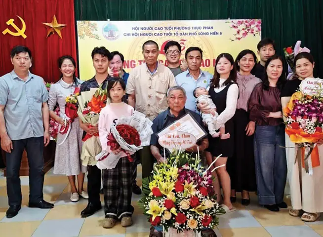 Lễ Mừng Thọ Có Cúng Không? Hướng Dẫn Nghi Thức & Bài Văn Khấn Chuẩn Nhất