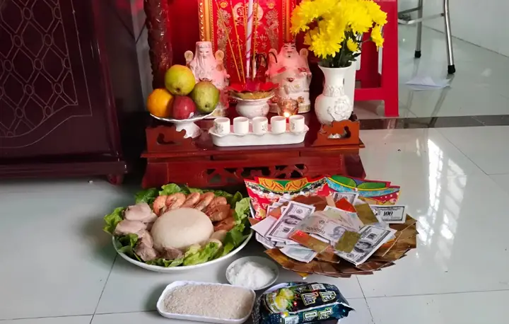 Vị Trí Đặt Hũ Gạo Muối Cúng Trên Bàn Thờ Gia Tiên, Thần Tài Và Ý Nghĩa Phong Thủy Vị Trí Đặt Hũ Gạo Muối Cúng Trên Bàn Thờ Gia Tiên, Thần Tài Và Ý Nghĩa Phong Thủy