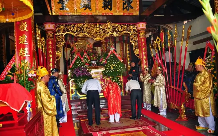 Văn Khấn Cúng Đức Ông: Hướng Dẫn Chuẩn Nghi Lễ Và Lễ Vật Đầy Đủ